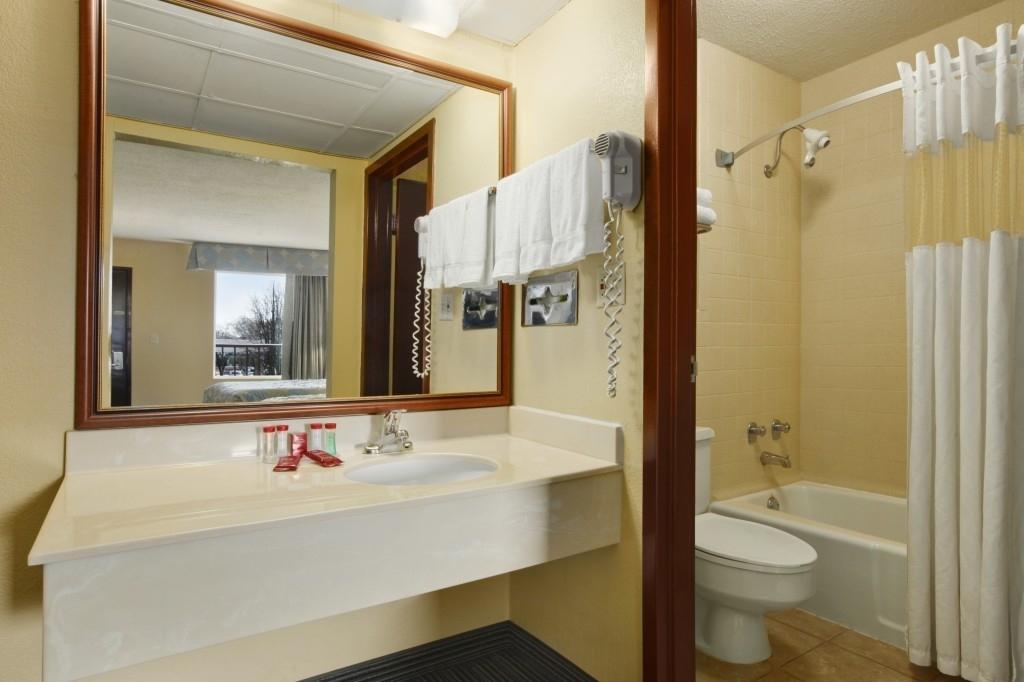 Ramada By Wyndham Louisville North Quarto foto